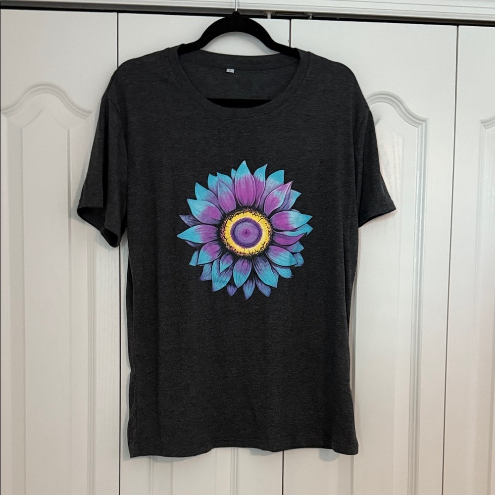 Floral Graphic Women's Top - Gray with Blue and Purple Design